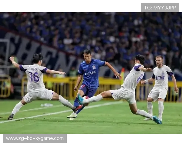 上海申花拉唐前场直塞撕破防线，攻势如潮，足球魅力尽显